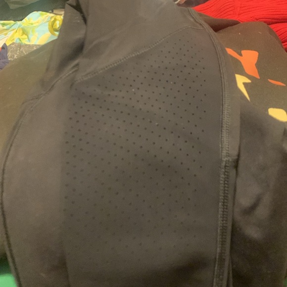 Size 4 Lulu Lemon full length leggings EUC BLK WITH MESH LEG INSERTS 2 pockets😀 - Picture 9 of 10
